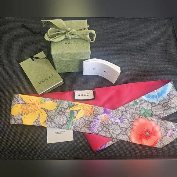 Authentic Gucci Flora Print Silk Neck Bow - Picture 3 of 5